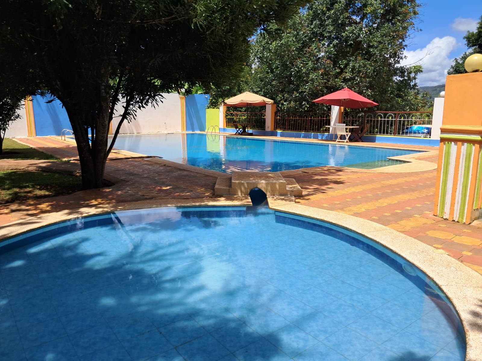 Kyeni Swimming Pool & Sun Loungers